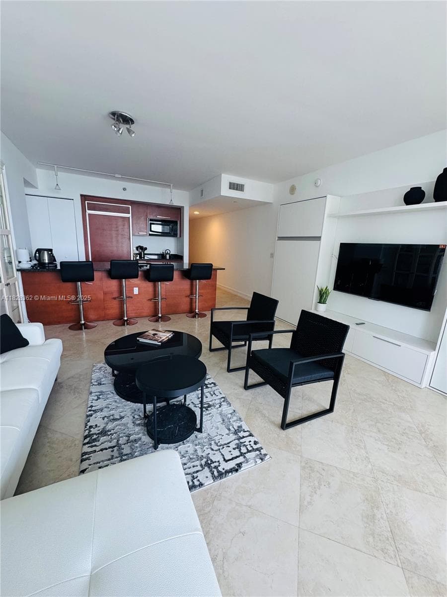 2605 photo 11