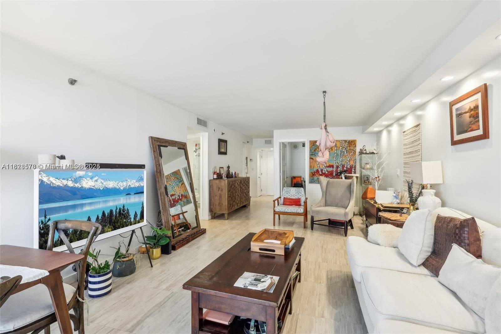 2401 Collins Ave 1011 photo 9