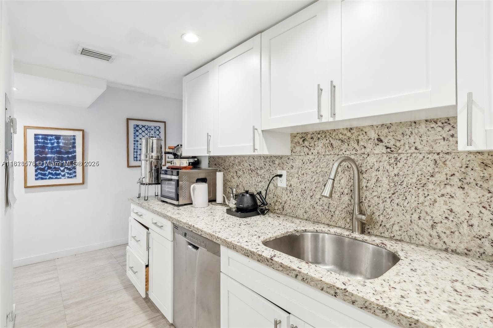 2401 Collins Ave 1011 photo 10