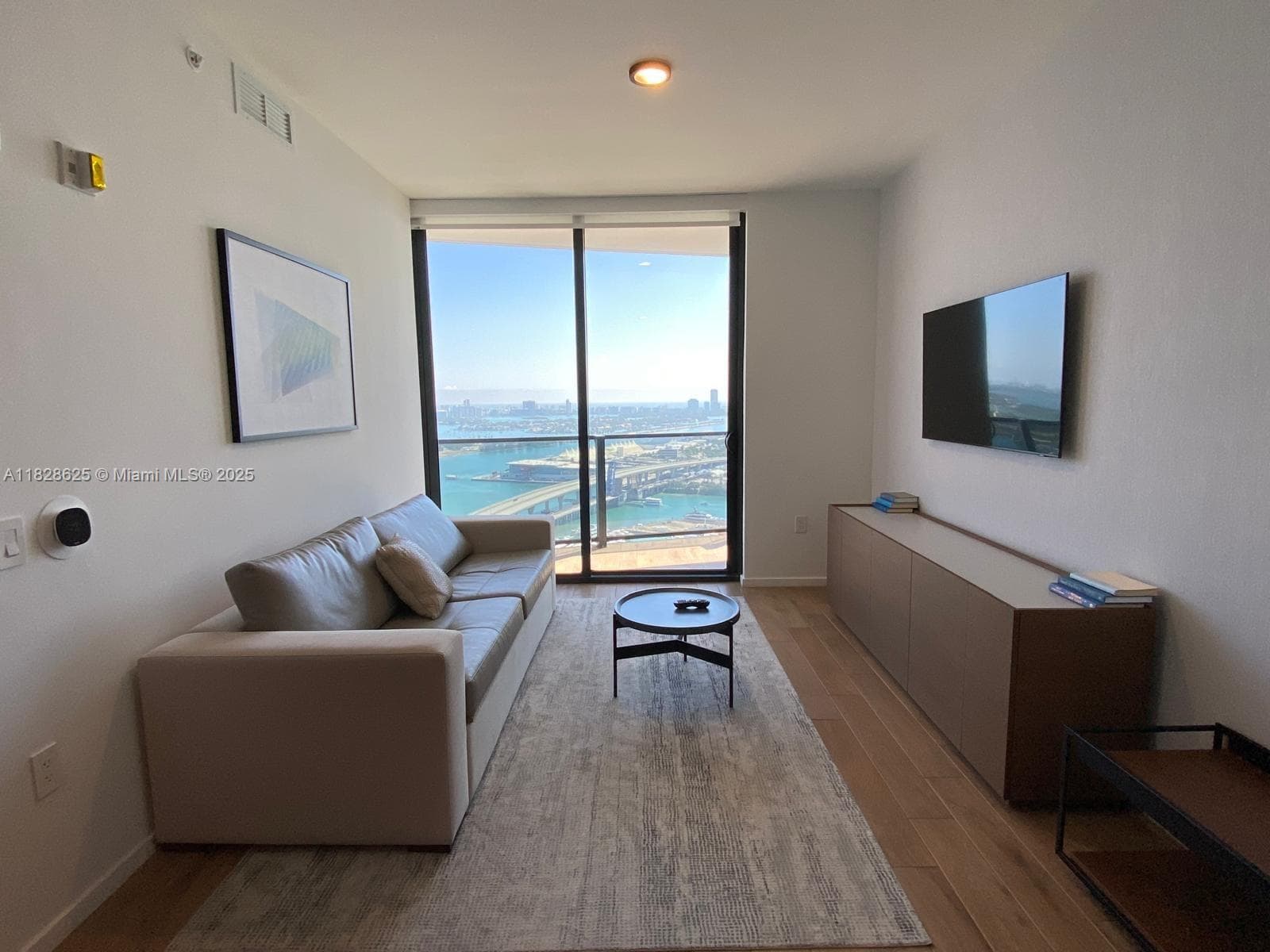 398 5th St 2910 photo 2