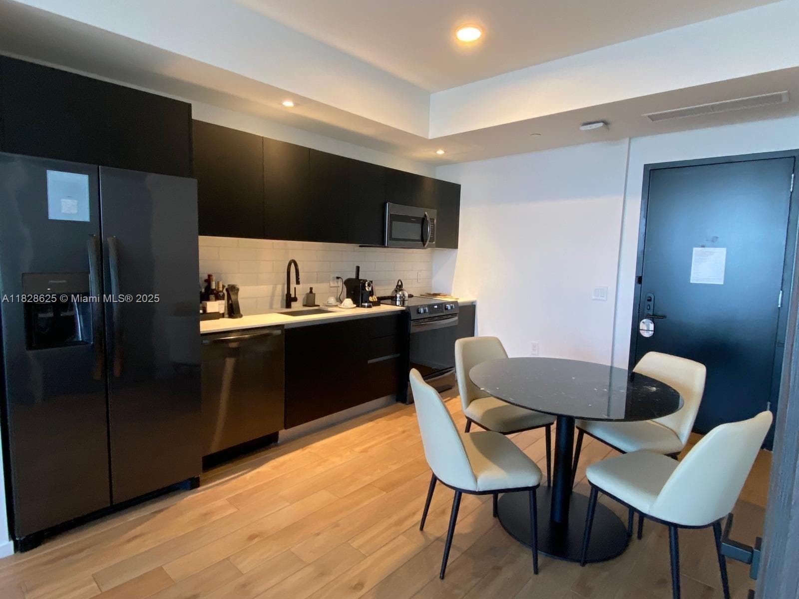 398 5th St 2910 photo 3