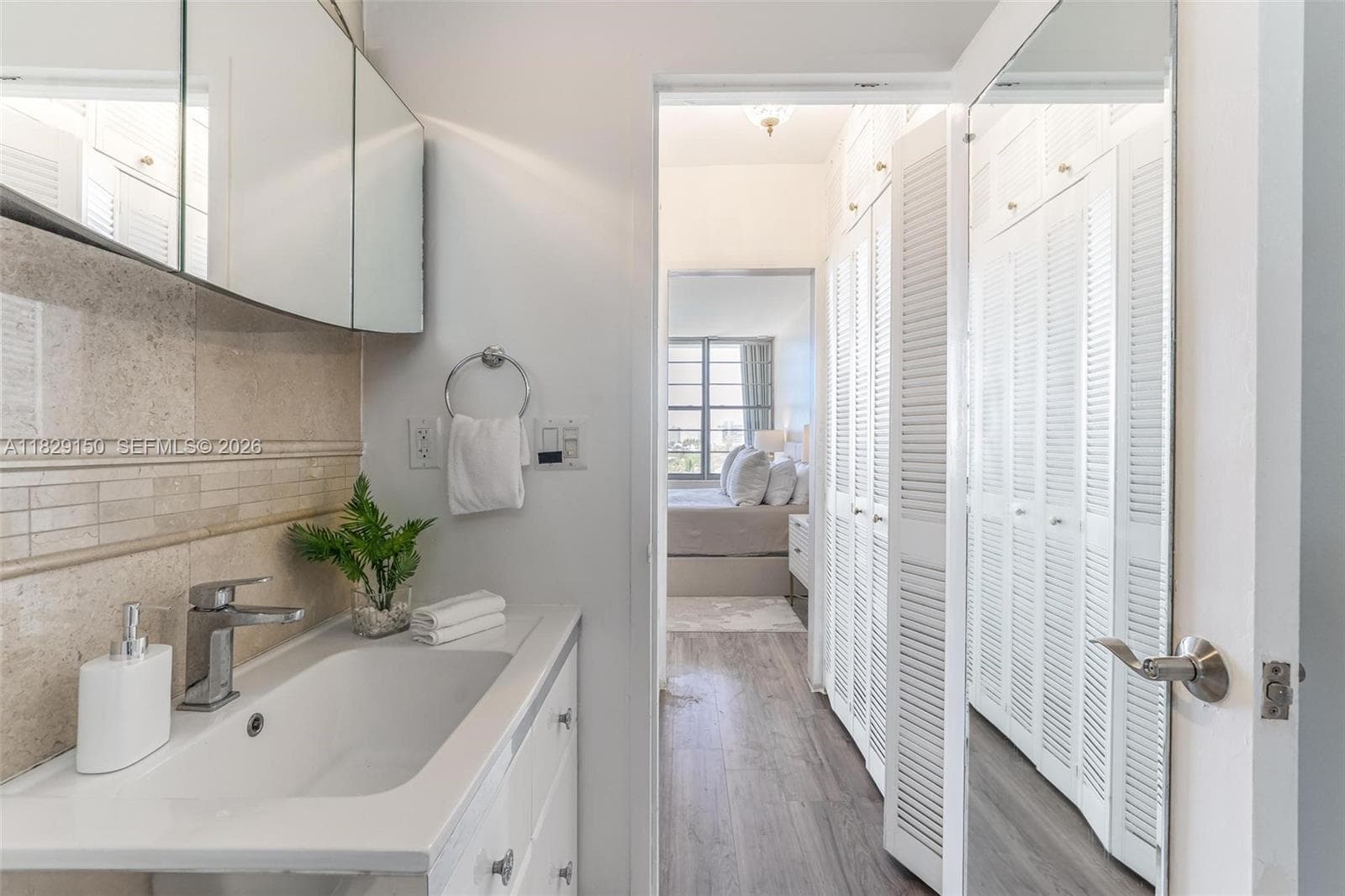 9101 E Bay Harbor Dr 705 photo 17