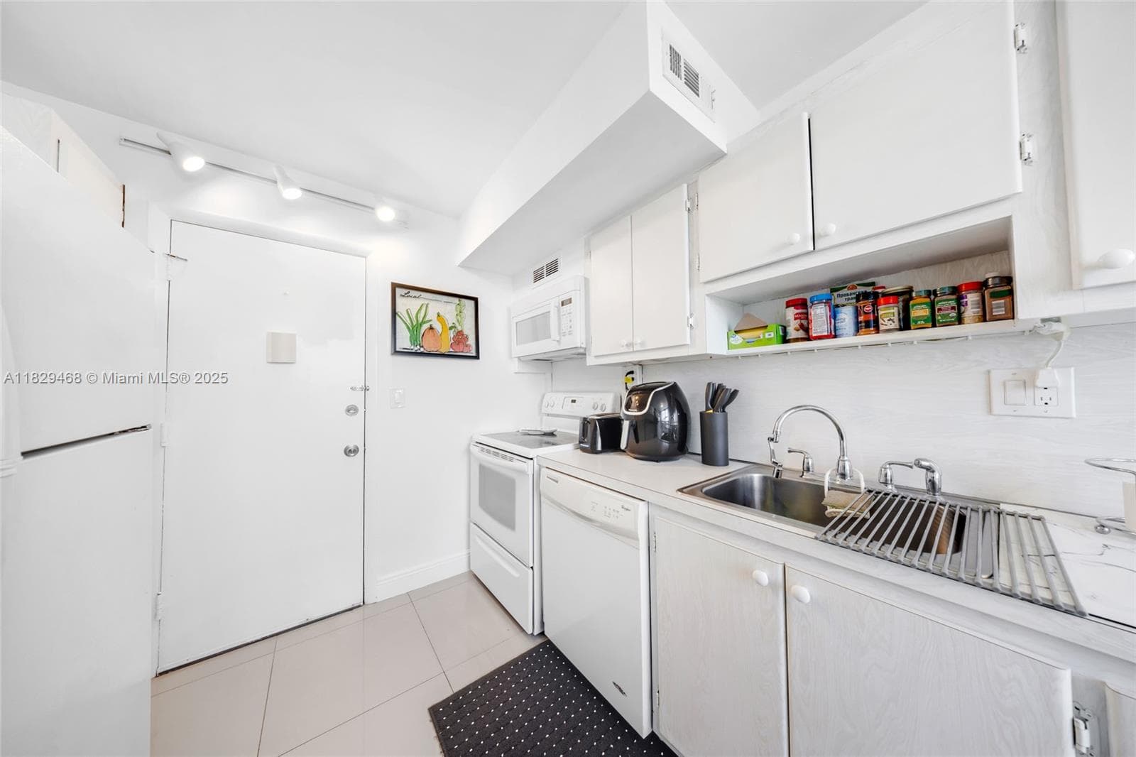 3161 S Ocean Dr 1510 photo 13