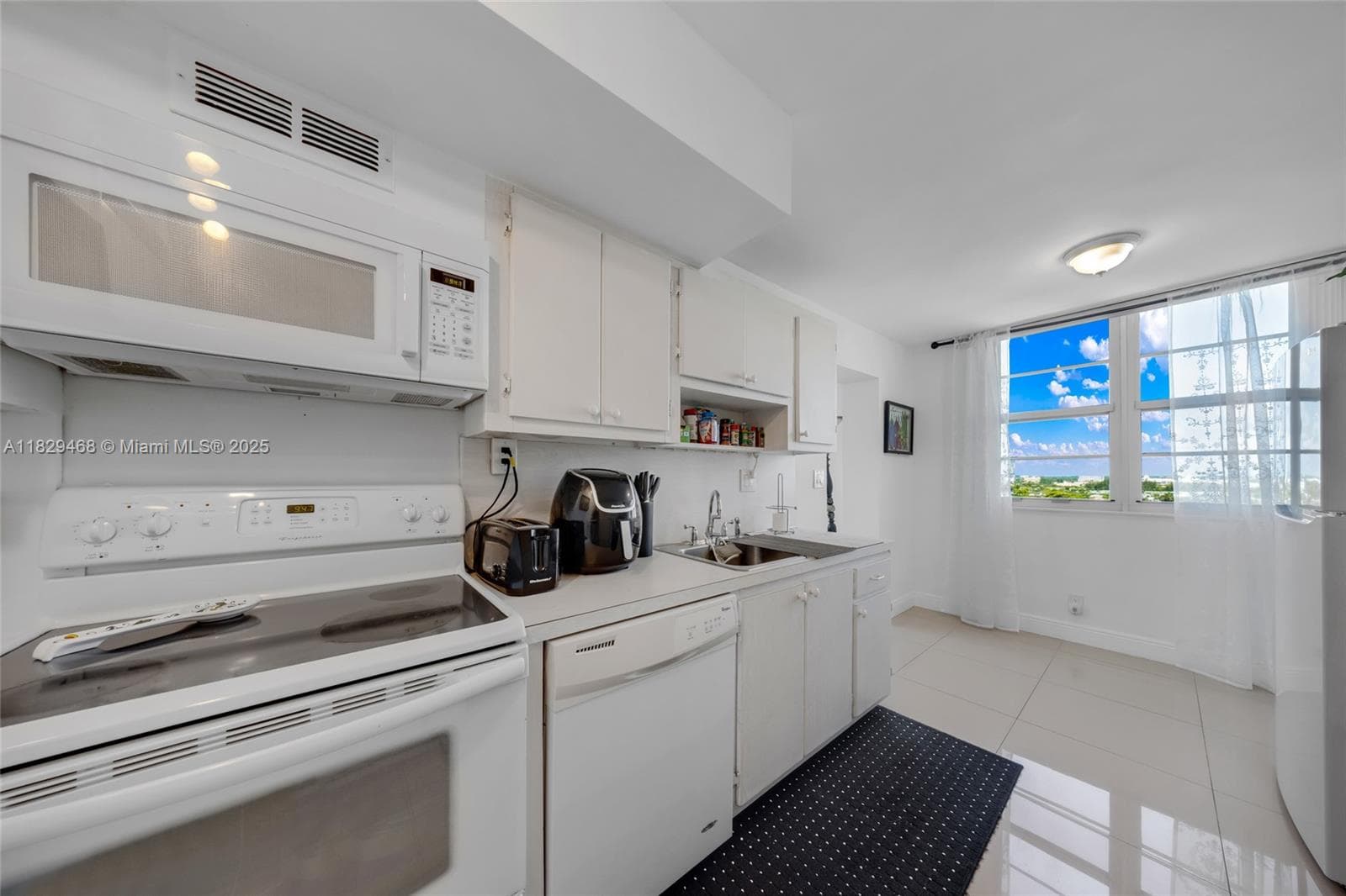 3161 S Ocean Dr 1510 photo 12