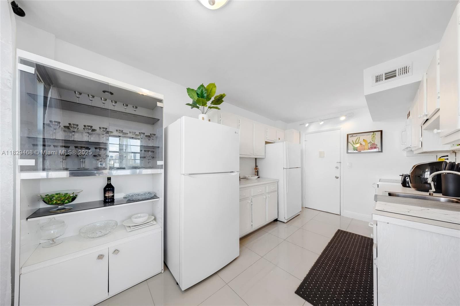 3161 S Ocean Dr 1510 photo 11
