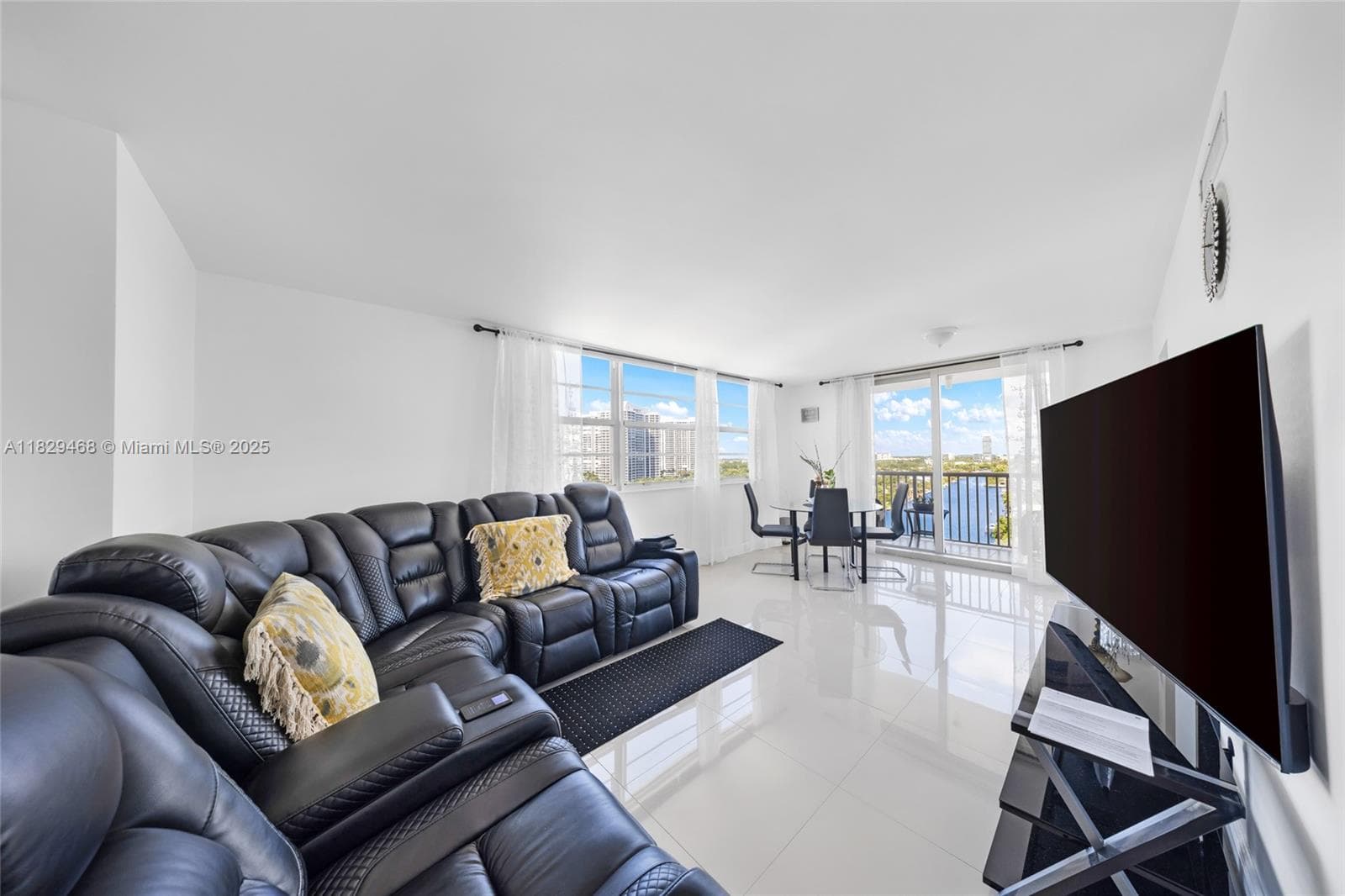 3161 S Ocean Dr 1510 photo 4