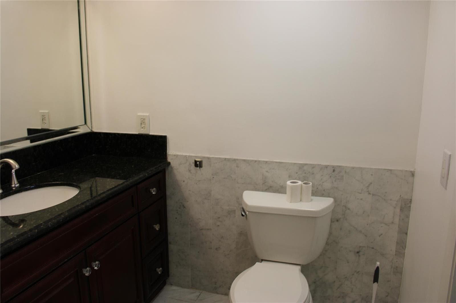 3200 Port Royale Drive 2007 photo 16