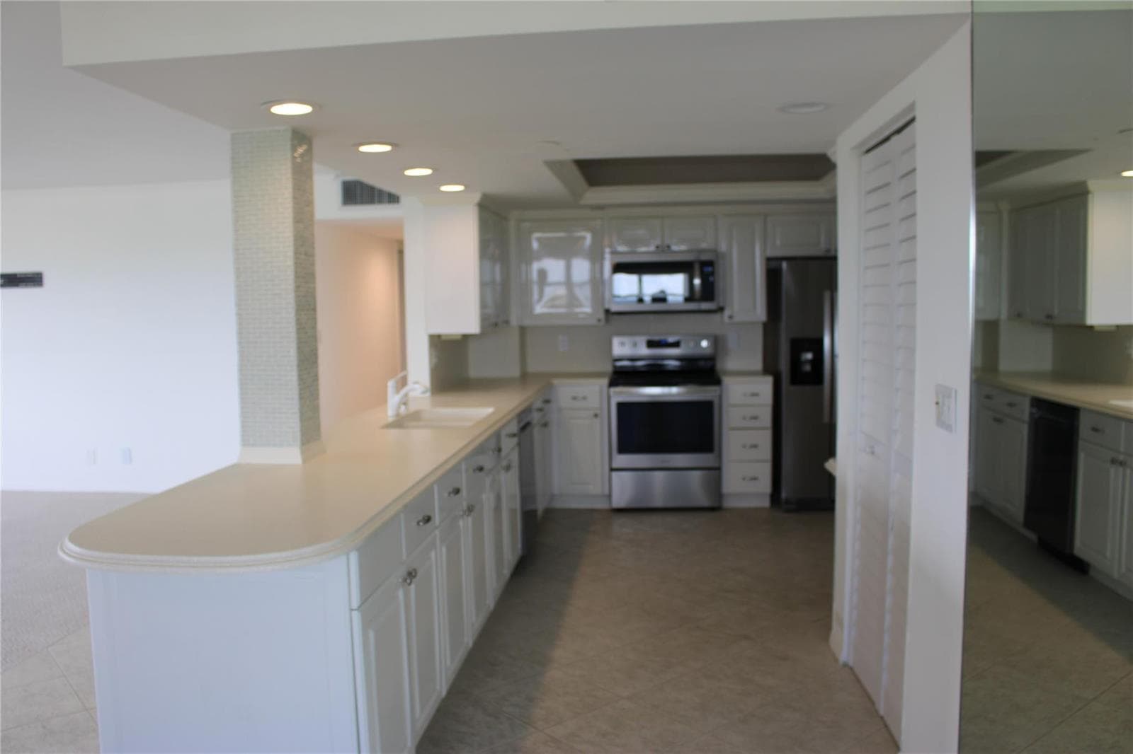 3200 Port Royale Drive 2007 photo 5