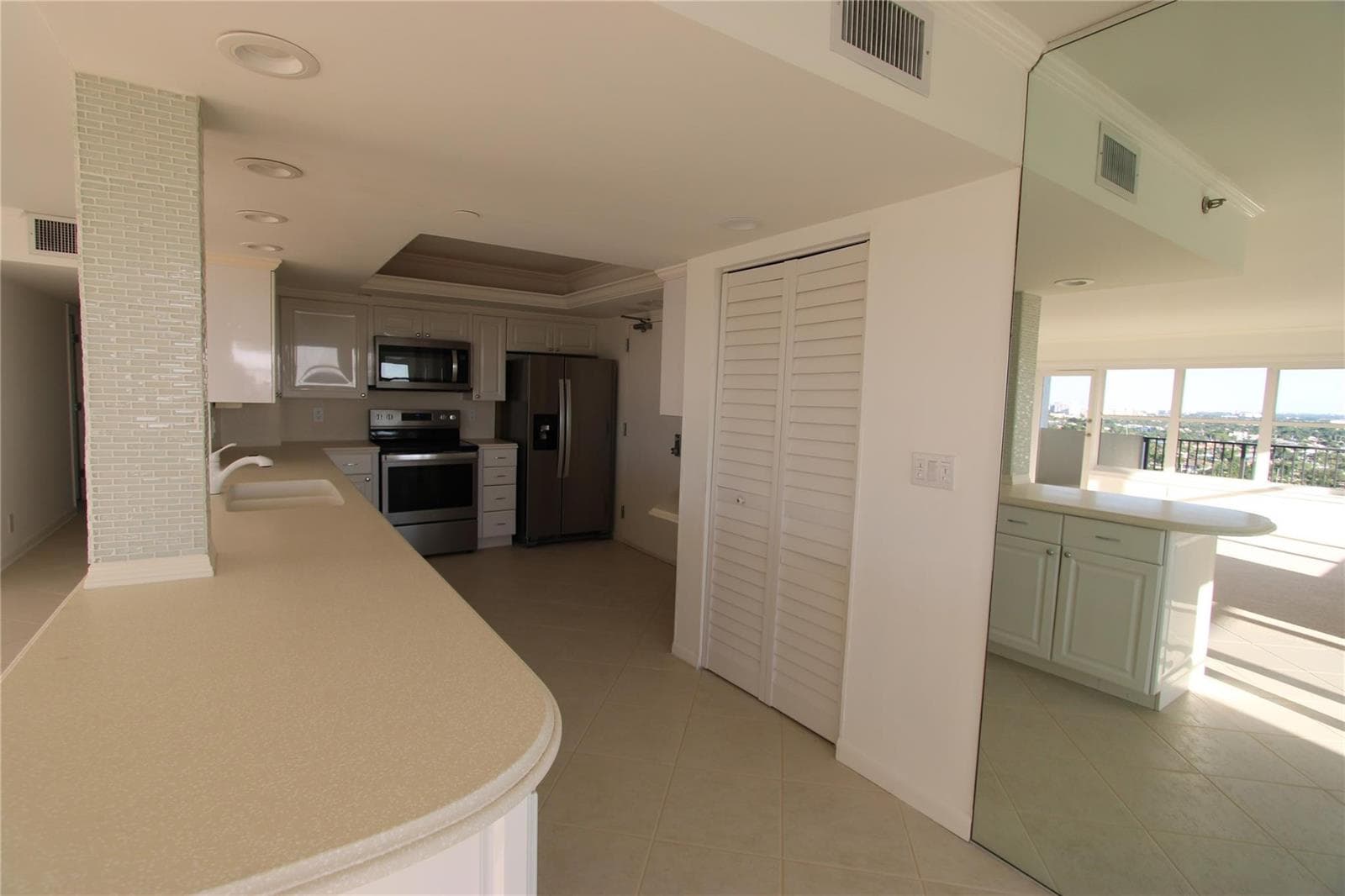 3200 Port Royale Drive 2007 photo 4