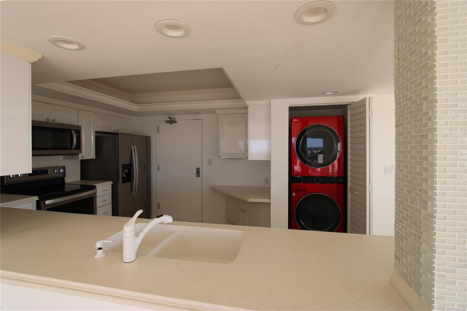 3200 Port Royale Drive 2007 photo 8