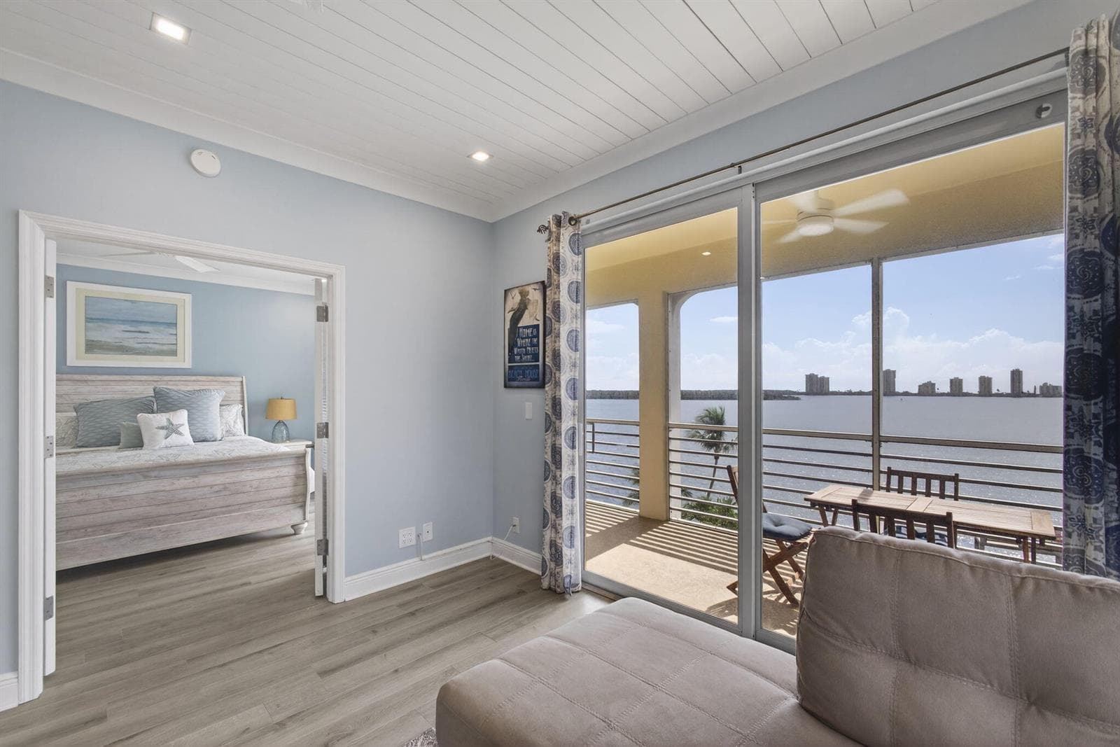 105 Paradise Harbour Boulevard 501 photo 11