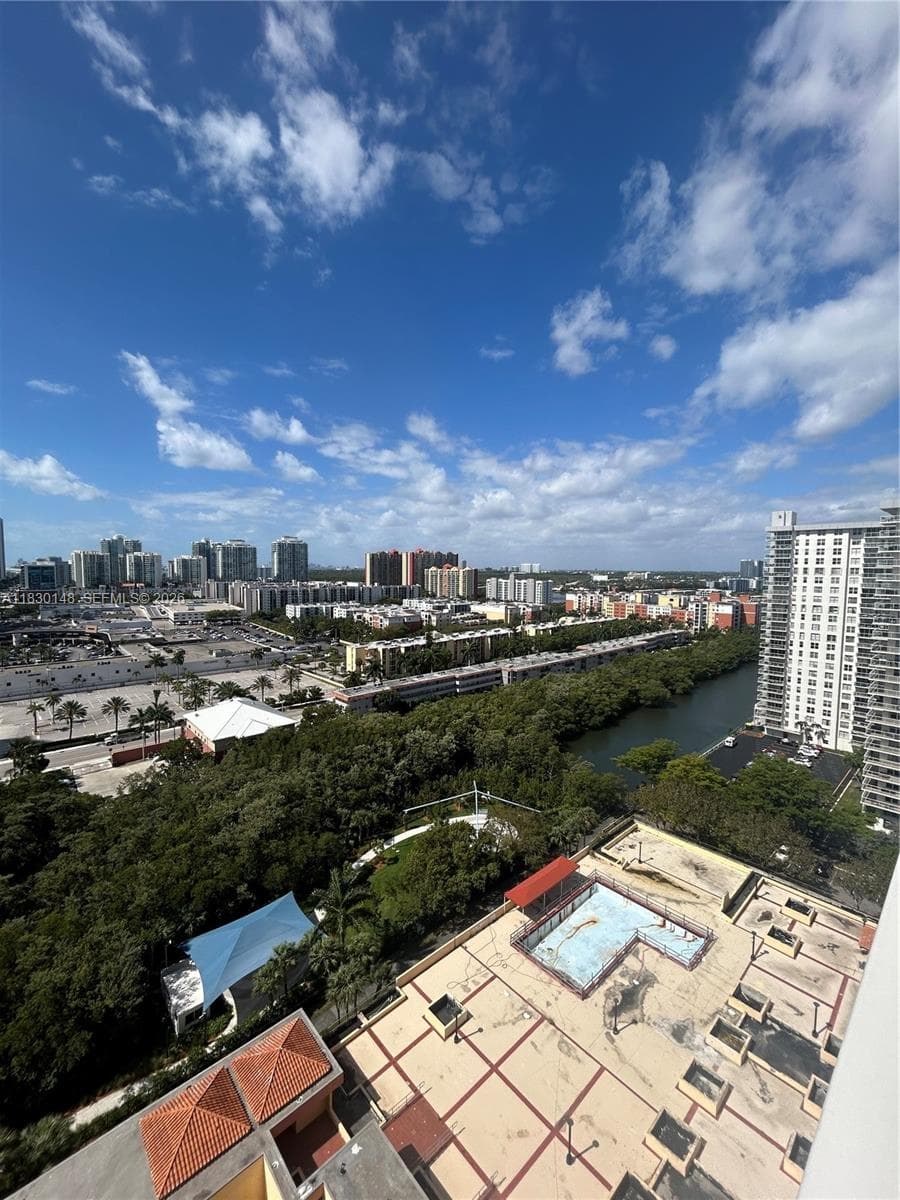 210 174th St 2005 photo 7