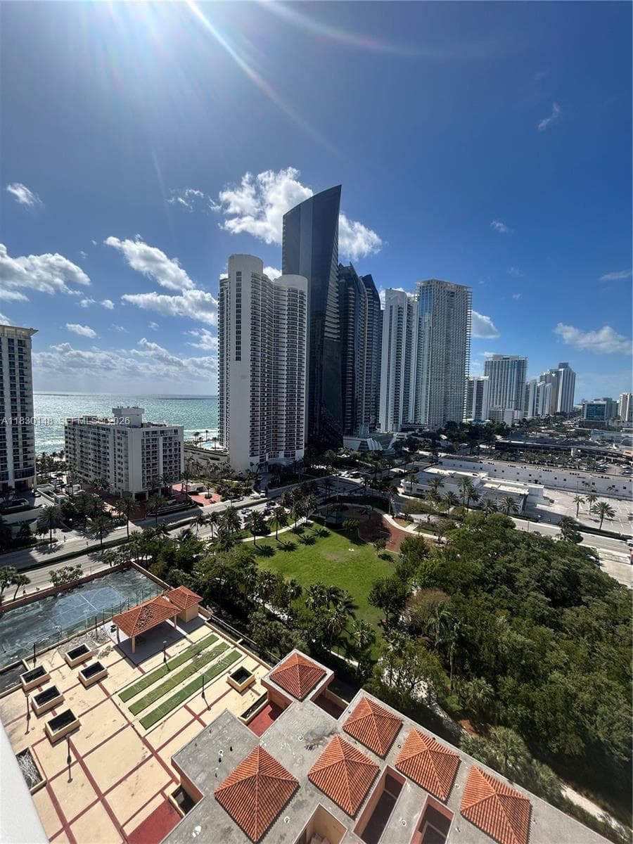 210 174th St 2005 photo 3