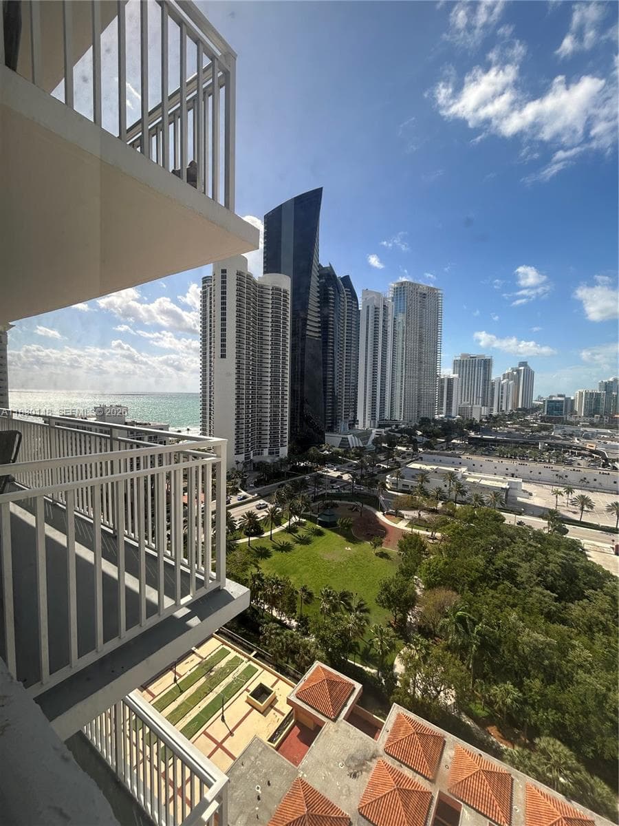 210 174th St 2005 photo 5