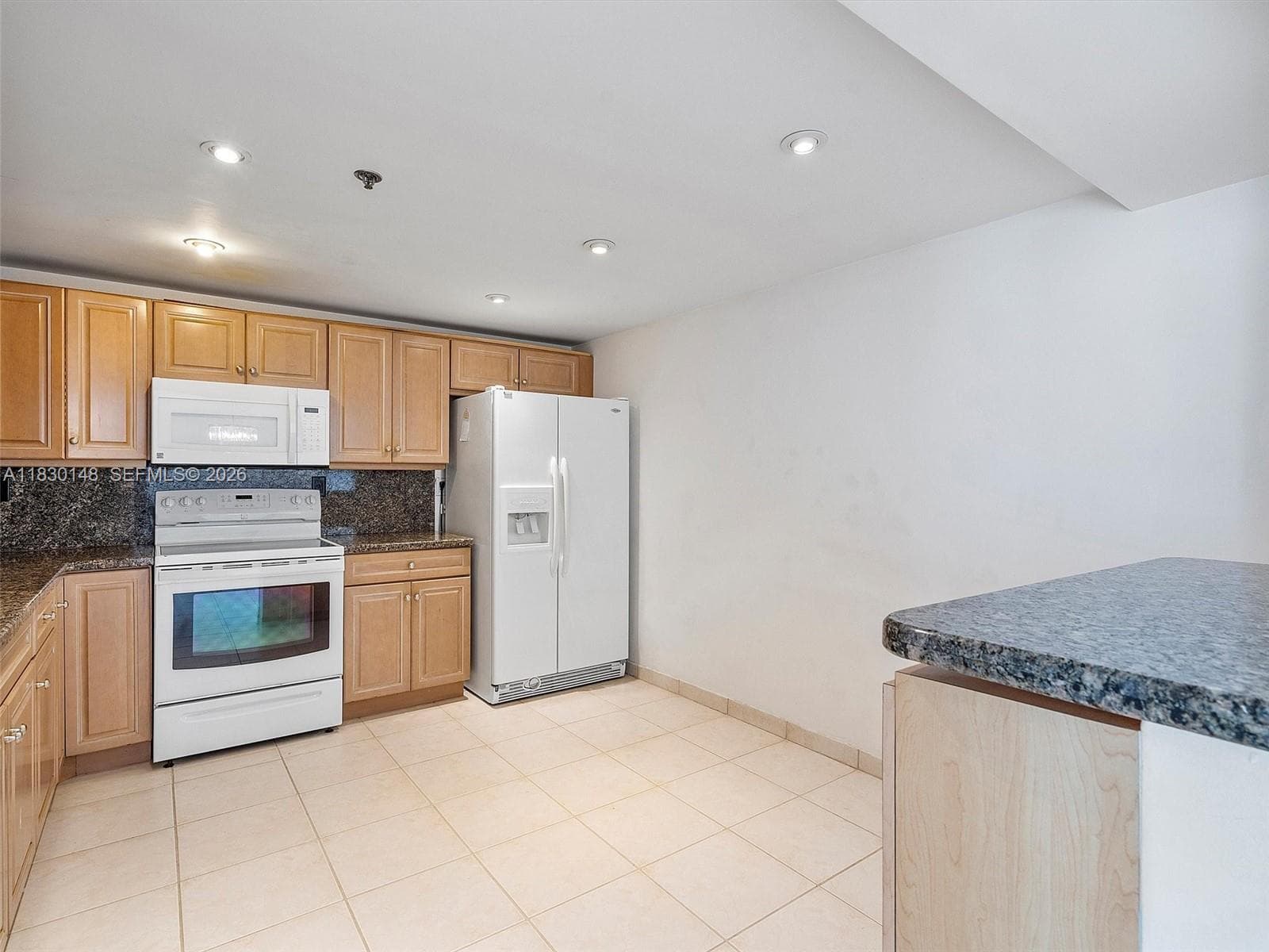 210 174th St 2005 photo 10