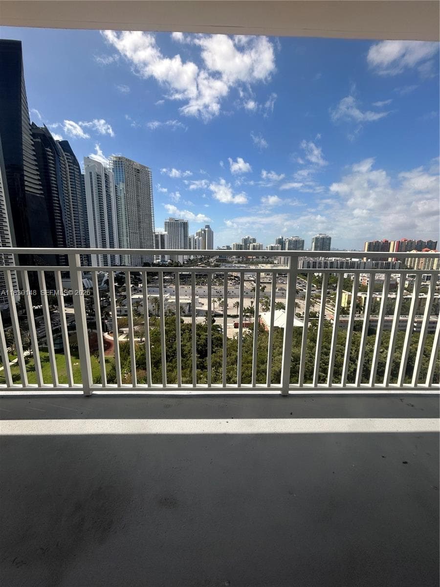 210 174th St 2005 photo 4