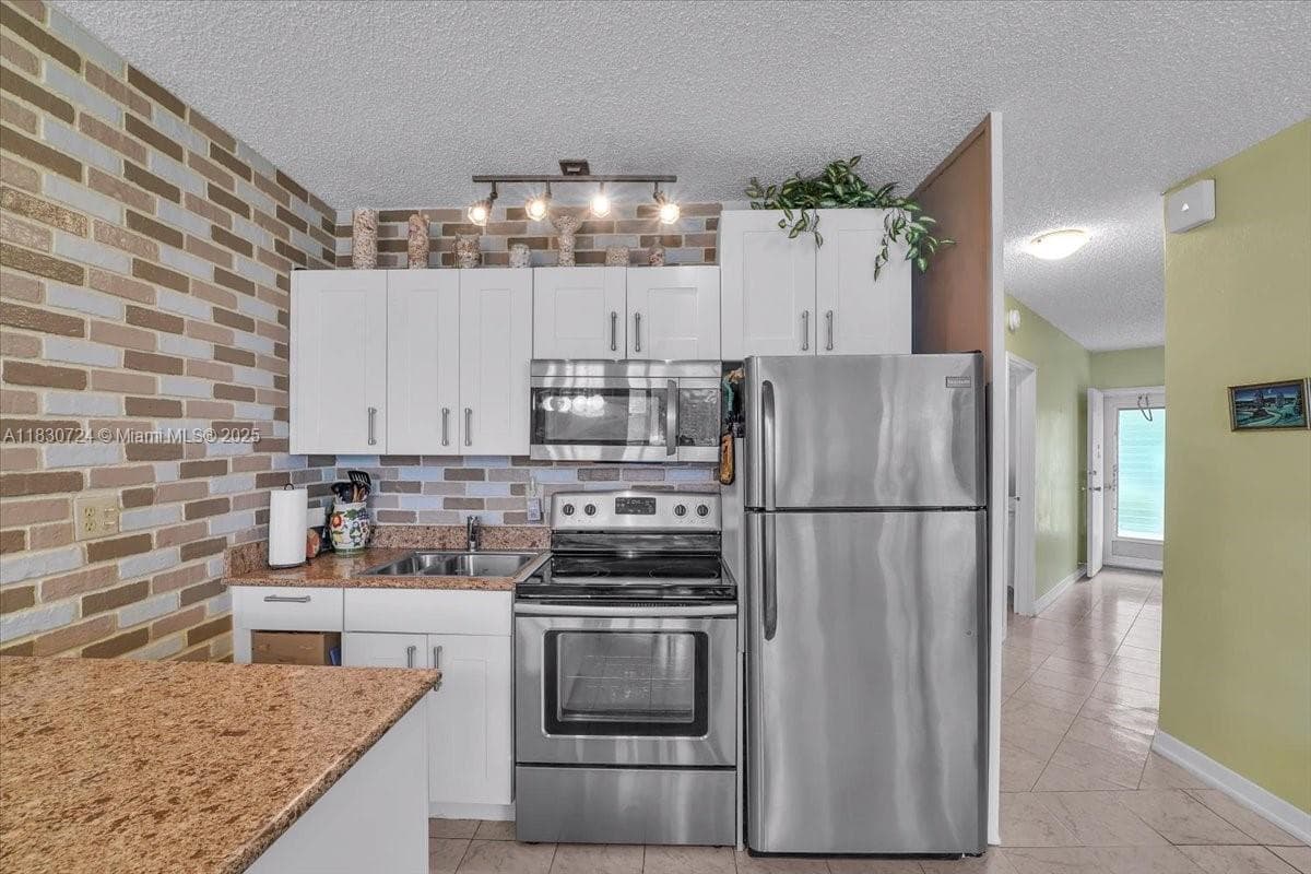1936 S Ocean Dr 6D photo 8