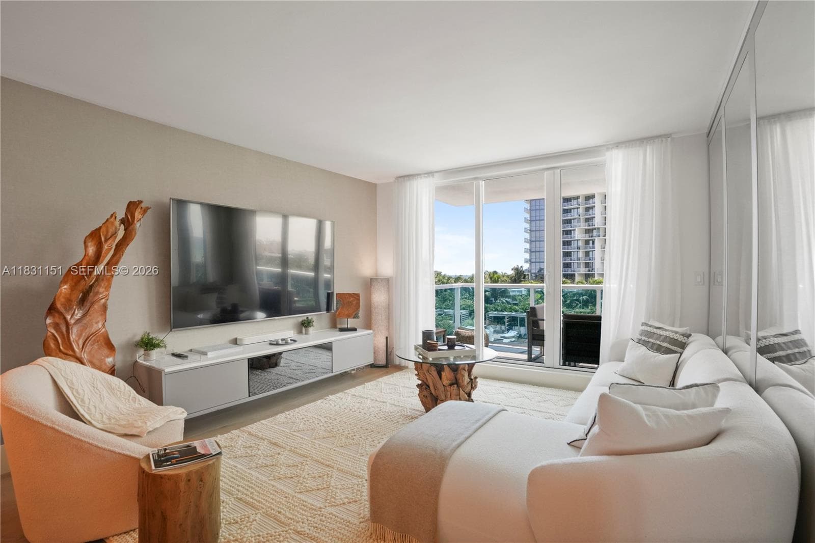 2301 Collins Ave 407 photo 1