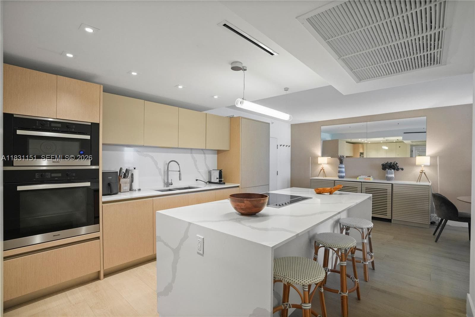 2301 Collins Ave 407 photo 11
