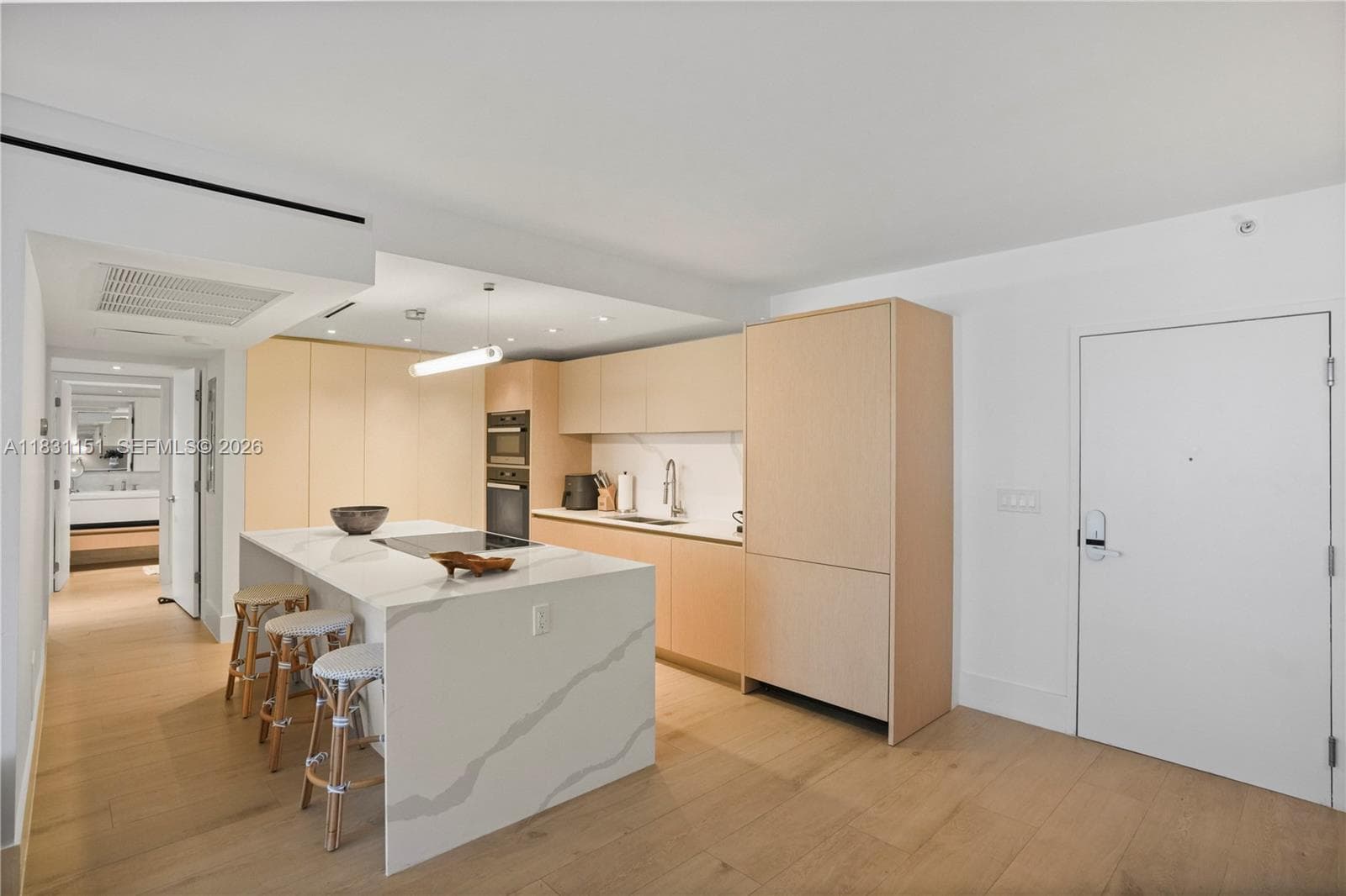 2301 Collins Ave 407 photo 8