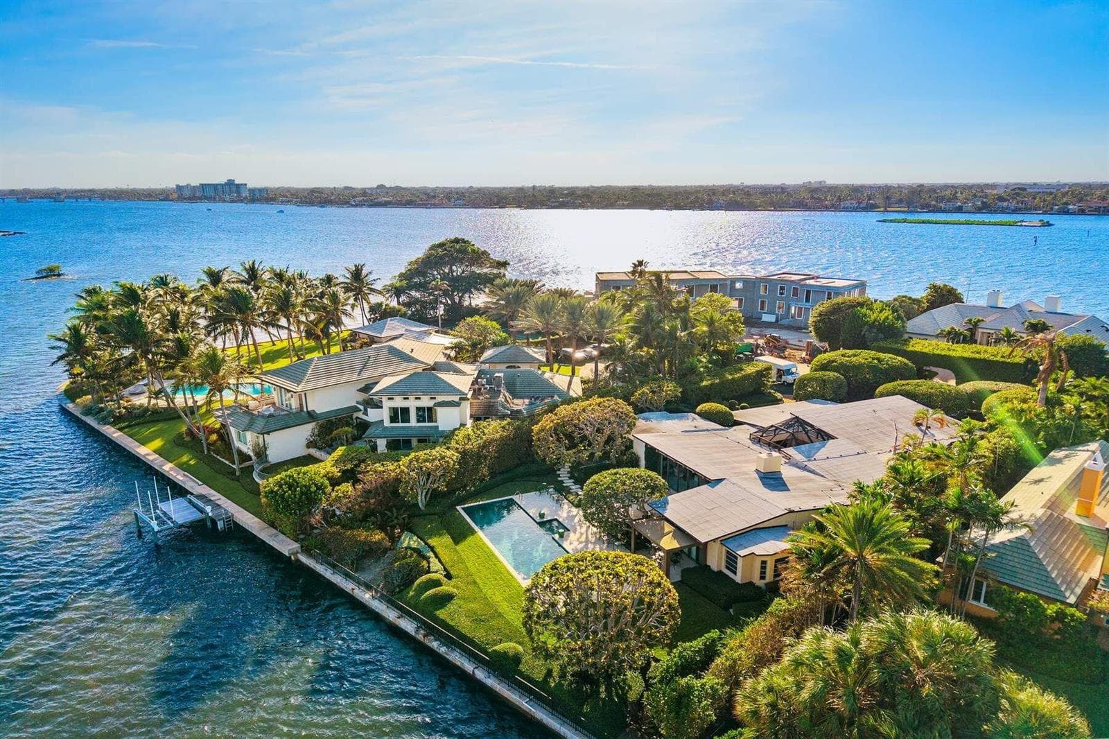 748 Island Drive photo 2