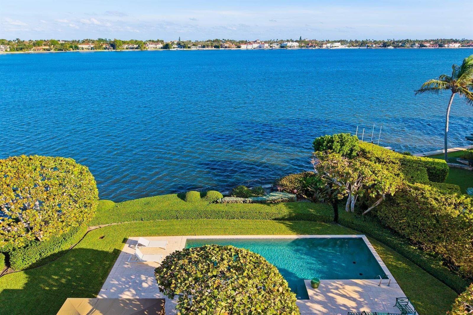 748 Island Drive photo 9