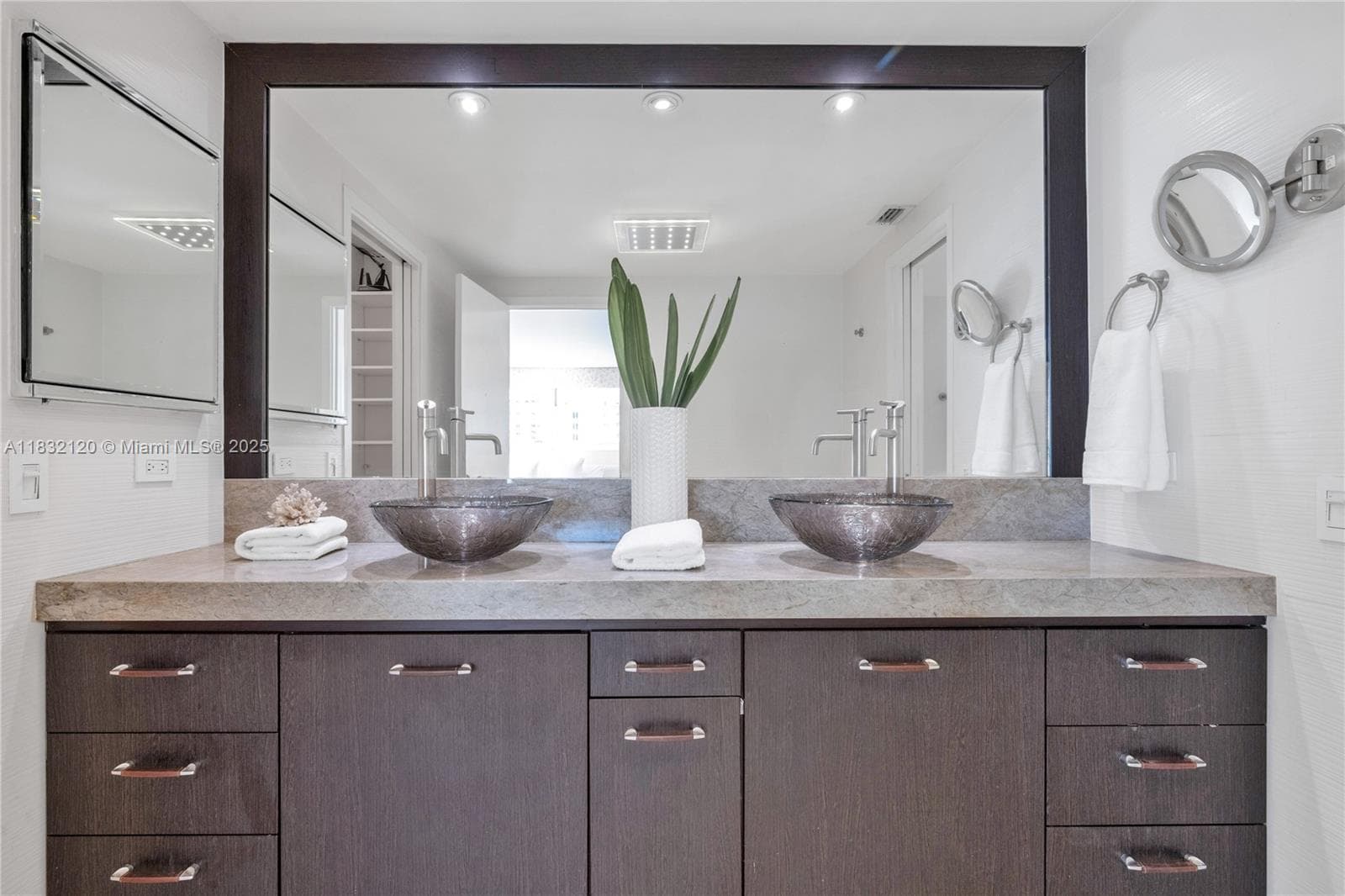615 Ocean Dr 6A photo 13