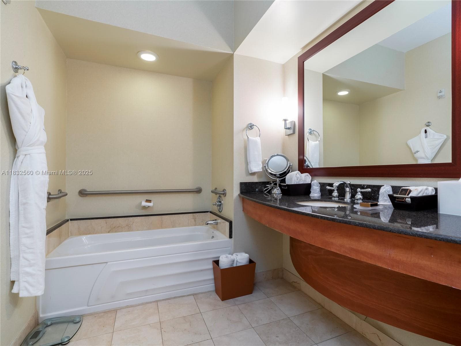 18001 Collins Ave 1107 photo 6