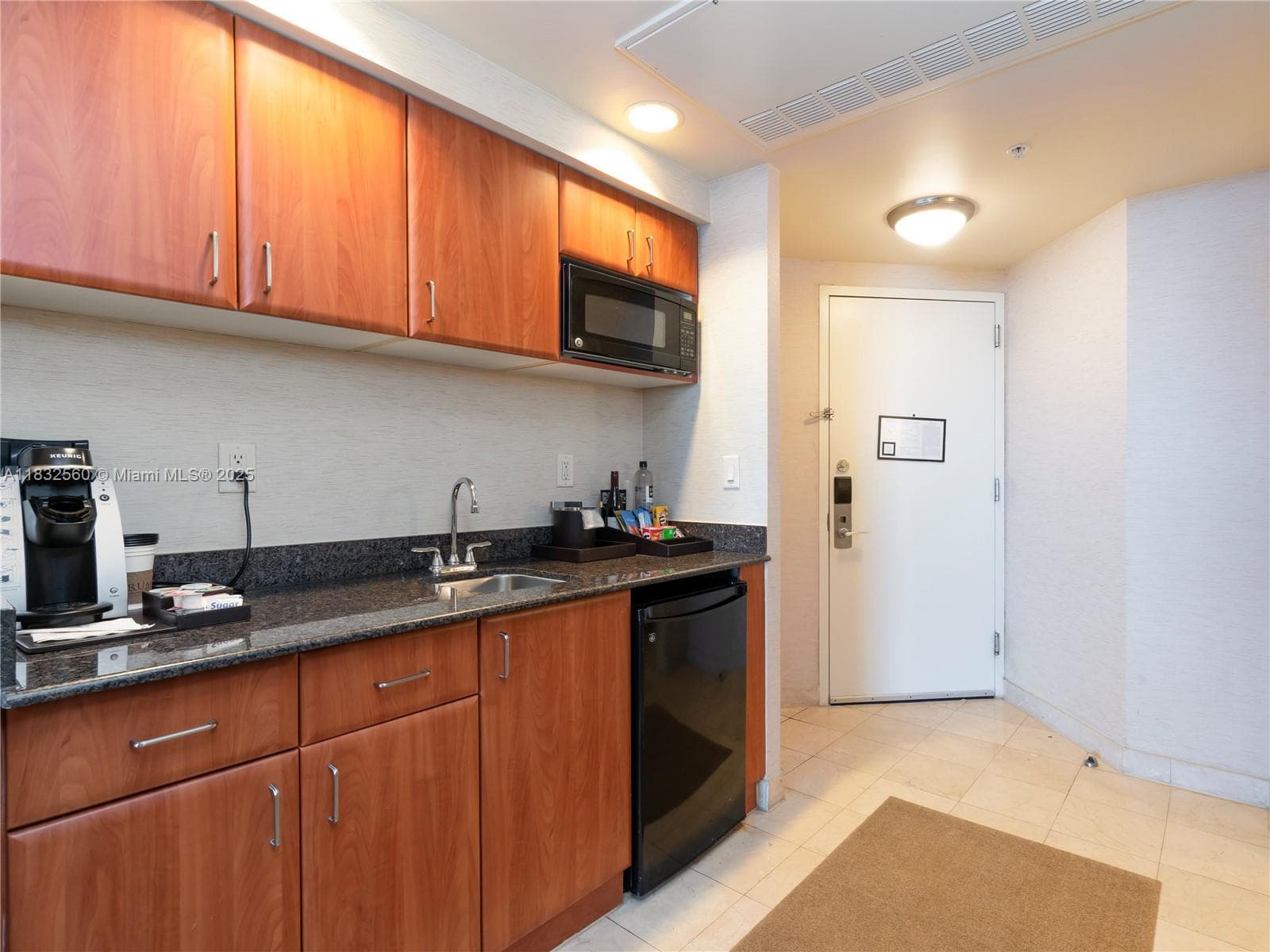 18001 Collins Ave 1107 photo 3