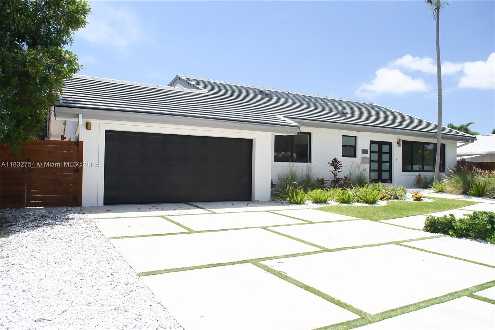 1240 NE 27th Ter photo 21