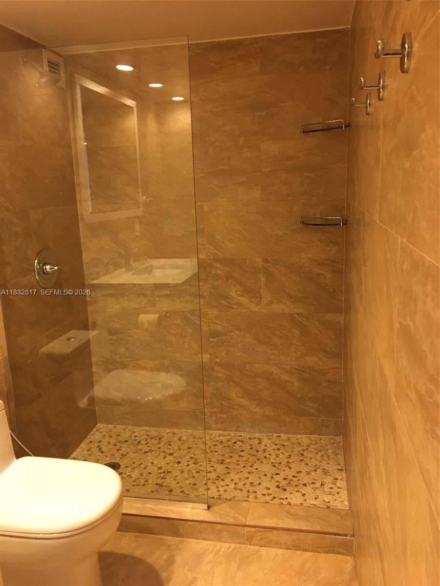 5700 Collins Ave 6J photo 23