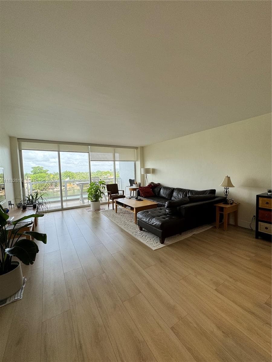 5700 Collins Ave 6J photo 15