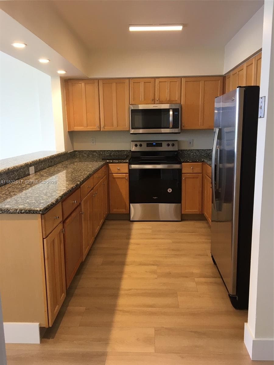 5700 Collins Ave 6J photo 19