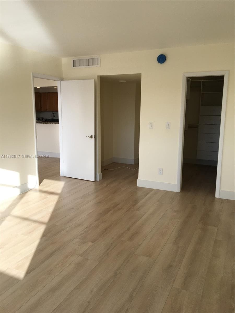 5700 Collins Ave 6J photo 25