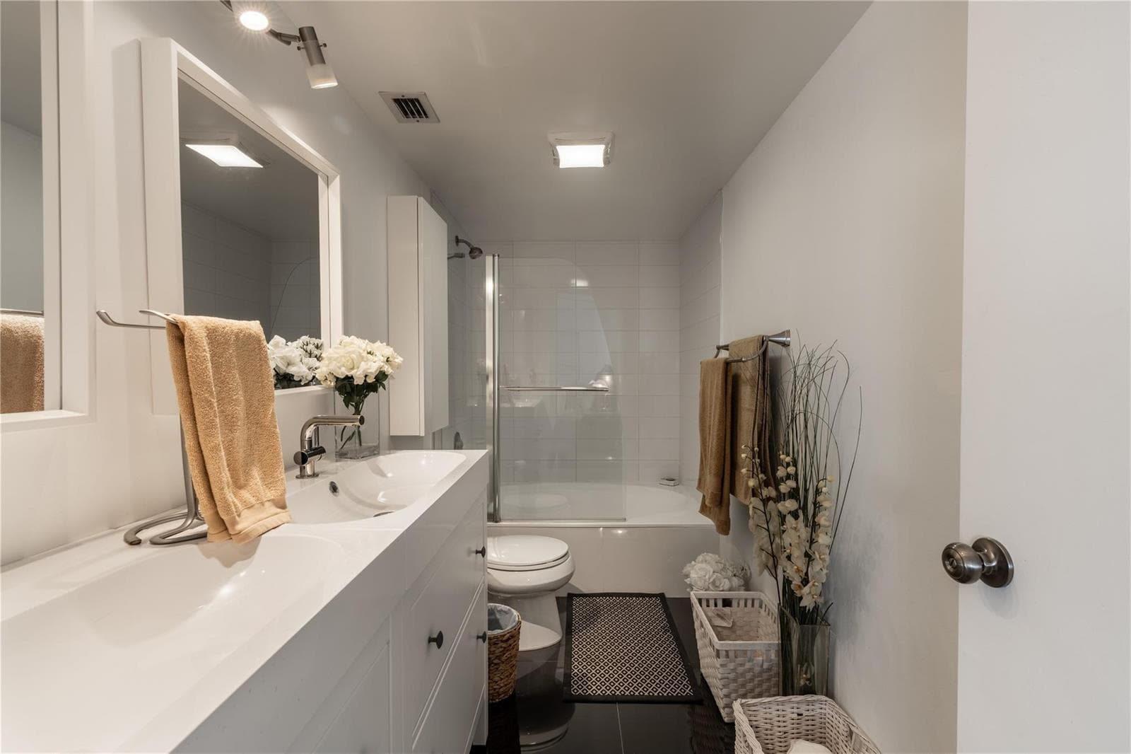 2206 S Cypress Bend Drive 803 photo 16
