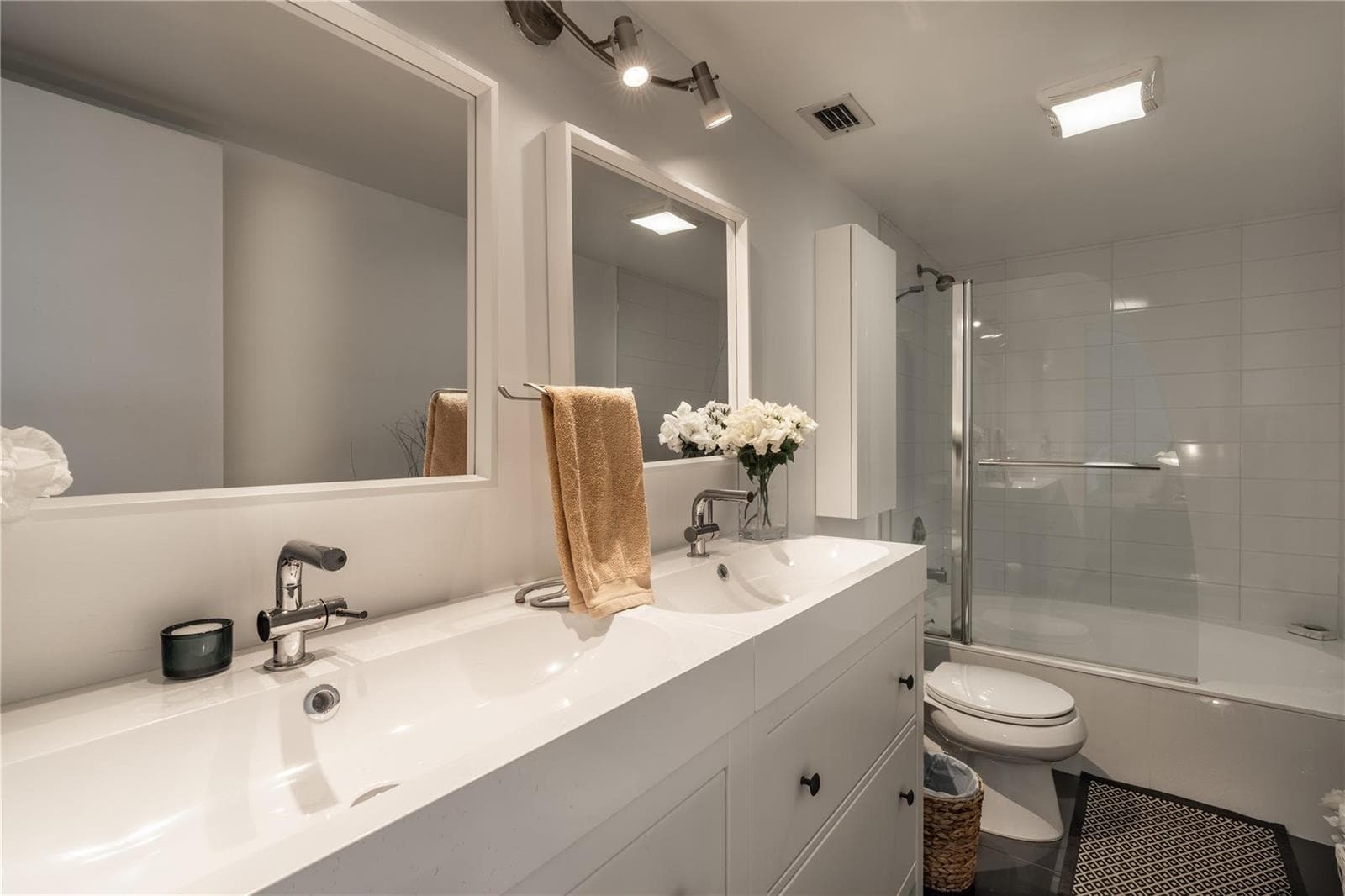 2206 S Cypress Bend Drive 803 photo 3