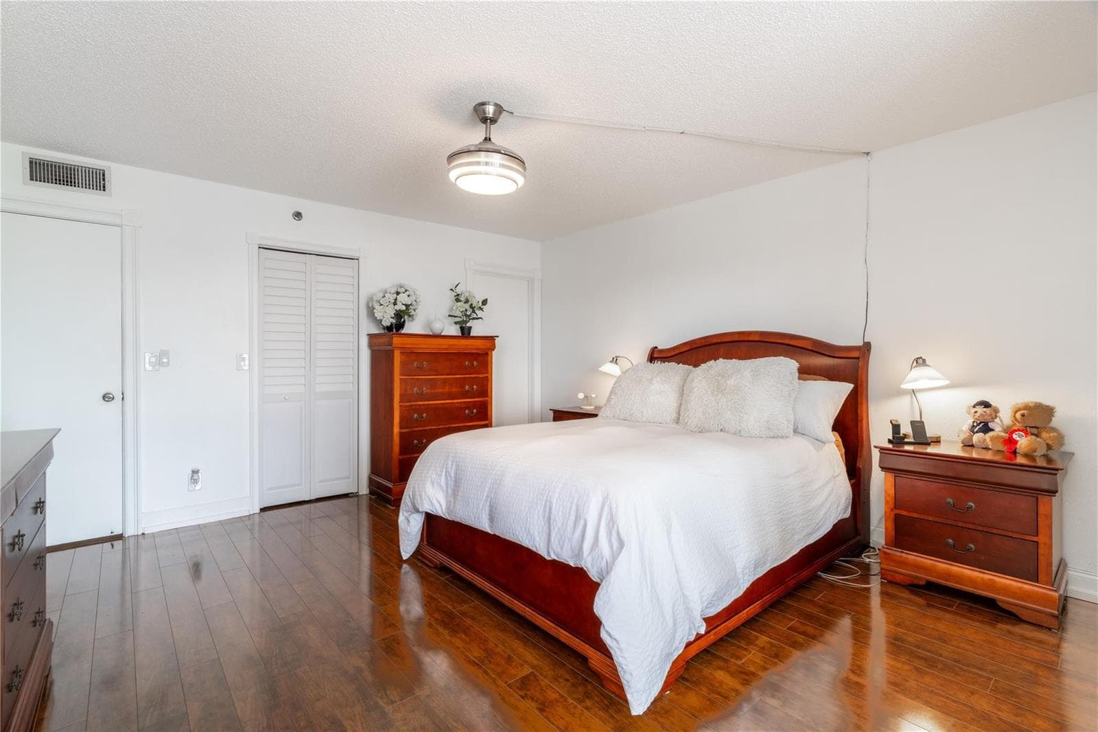 2206 S Cypress Bend Drive 803 photo 9