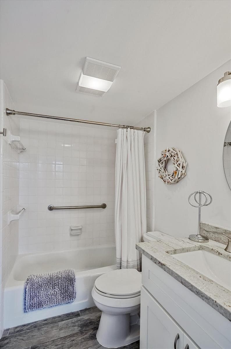 225 Beach Road 205 photo 16