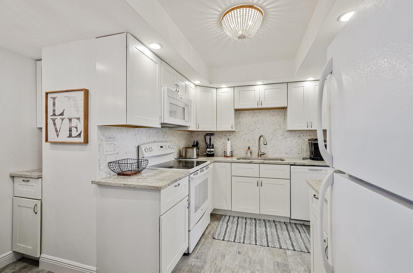 225 Beach Road 205 photo 9