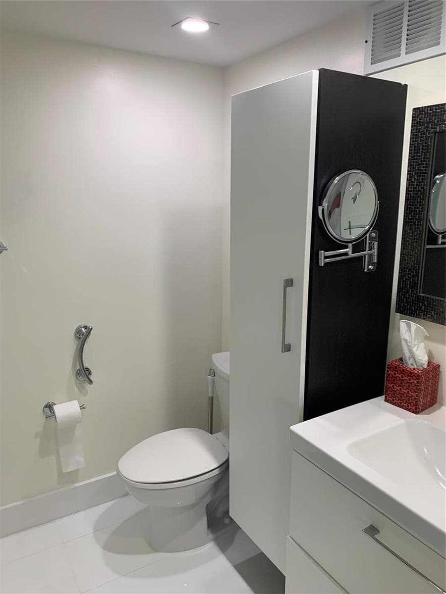 1000 Parkview Drive 319 photo 16
