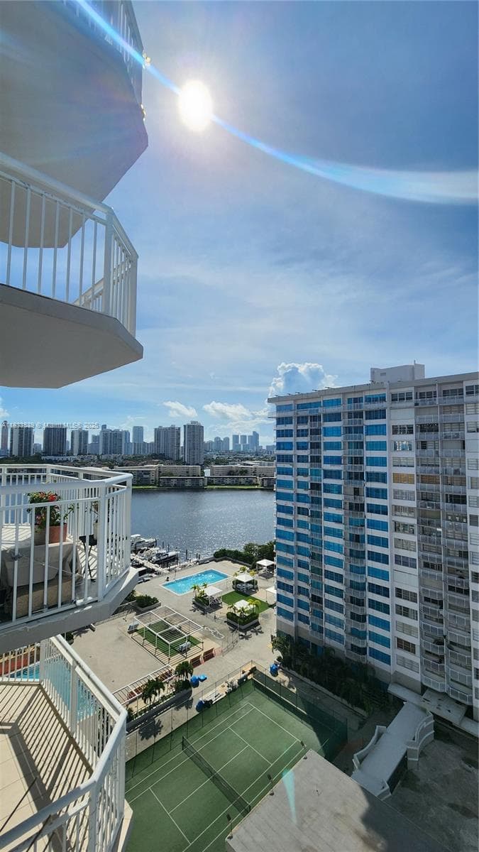 18051 Biscayne Blvd 1705 photo 23