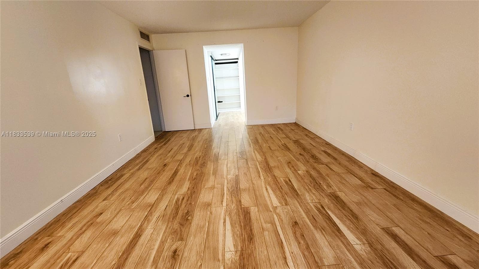 18051 Biscayne Blvd 1705 photo 13