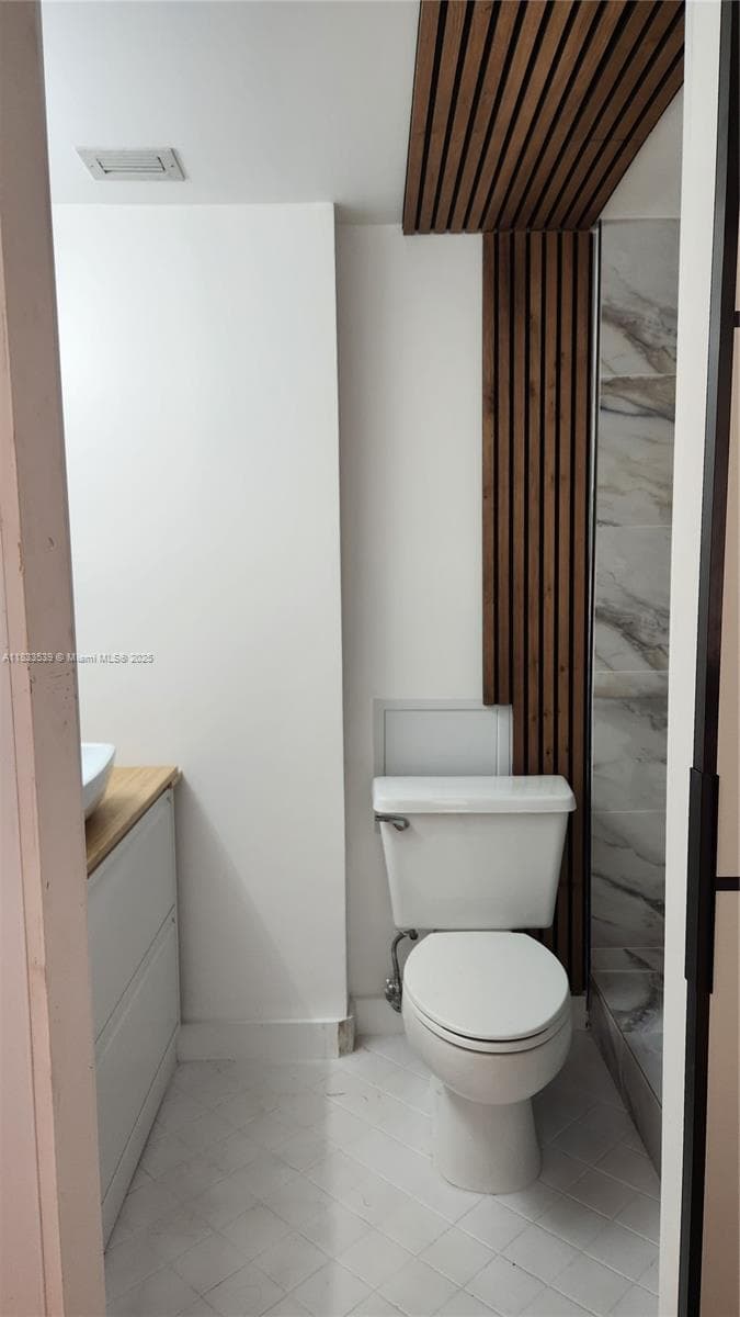 18051 Biscayne Blvd 1705 photo 17