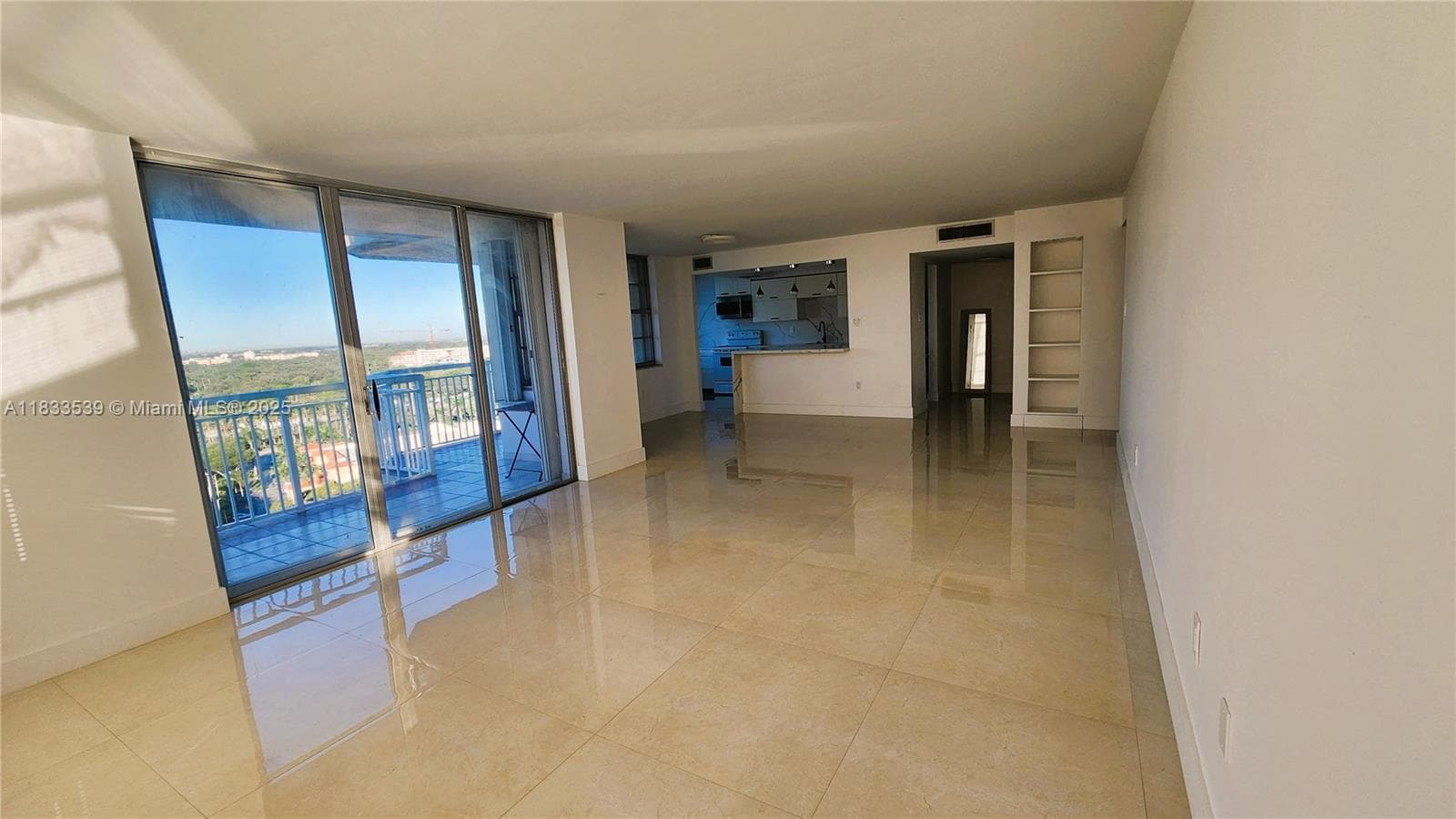 18051 Biscayne Blvd 1705 photo 7
