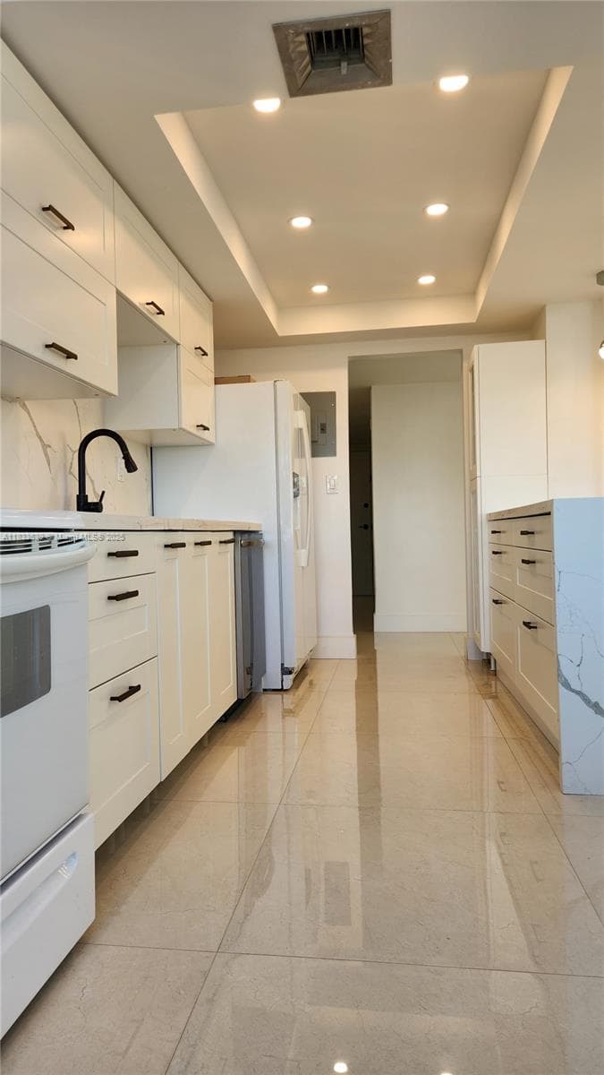 18051 Biscayne Blvd 1705 photo 3