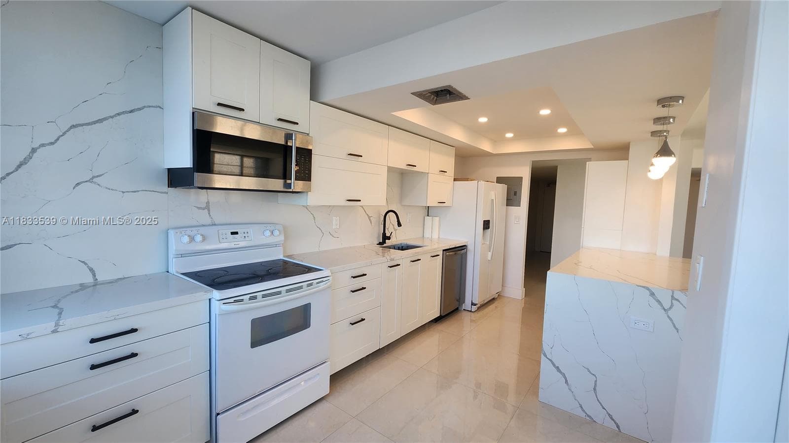 18051 Biscayne Blvd 1705 photo 1