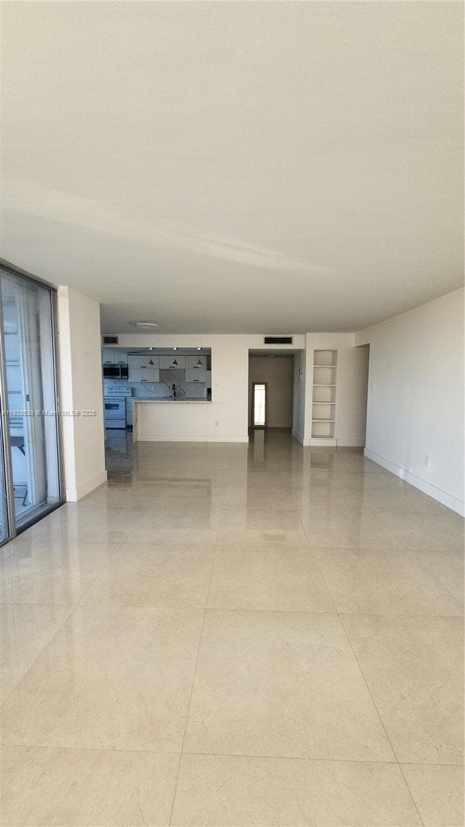 18051 Biscayne Blvd 1705 photo 5
