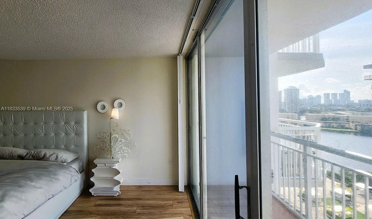 18051 Biscayne Blvd 1705 photo 20