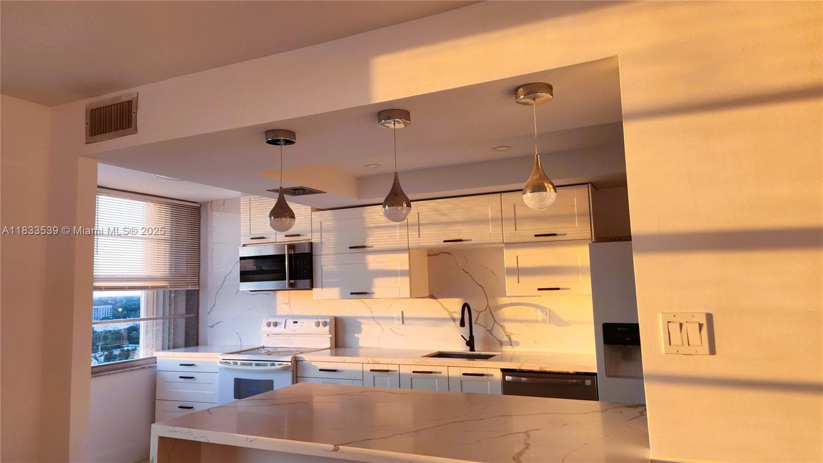 18051 Biscayne Blvd 1705 photo 11
