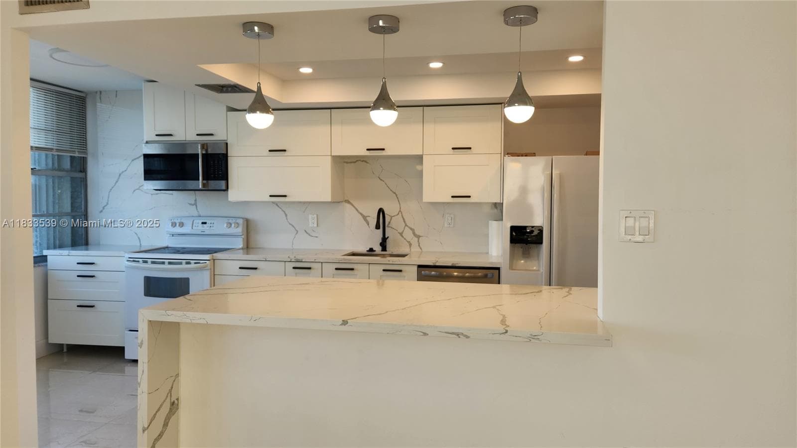 18051 Biscayne Blvd 1705 photo 4